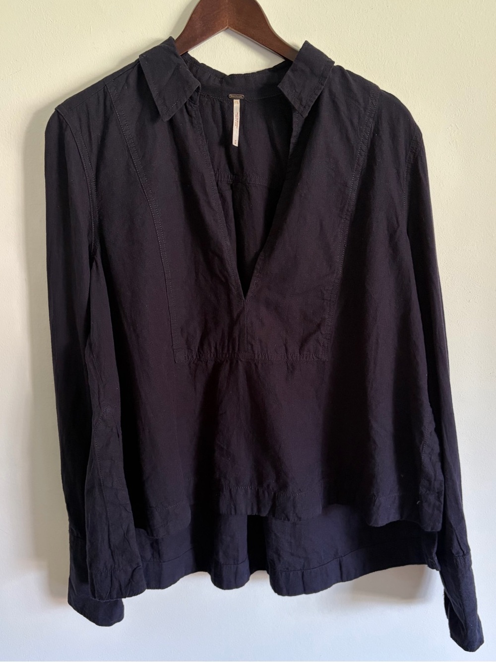 Free People Linen blend Navy V-Neck Collared Long Sleeve Blouse